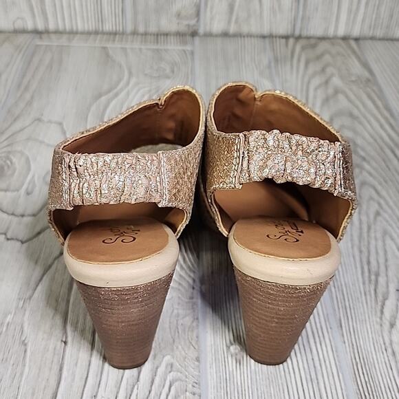 Seychelles Whirl Embossed Gold Metallic Round Toe Pumps Womens Size 6.5 NEW - Picture 6 of 12